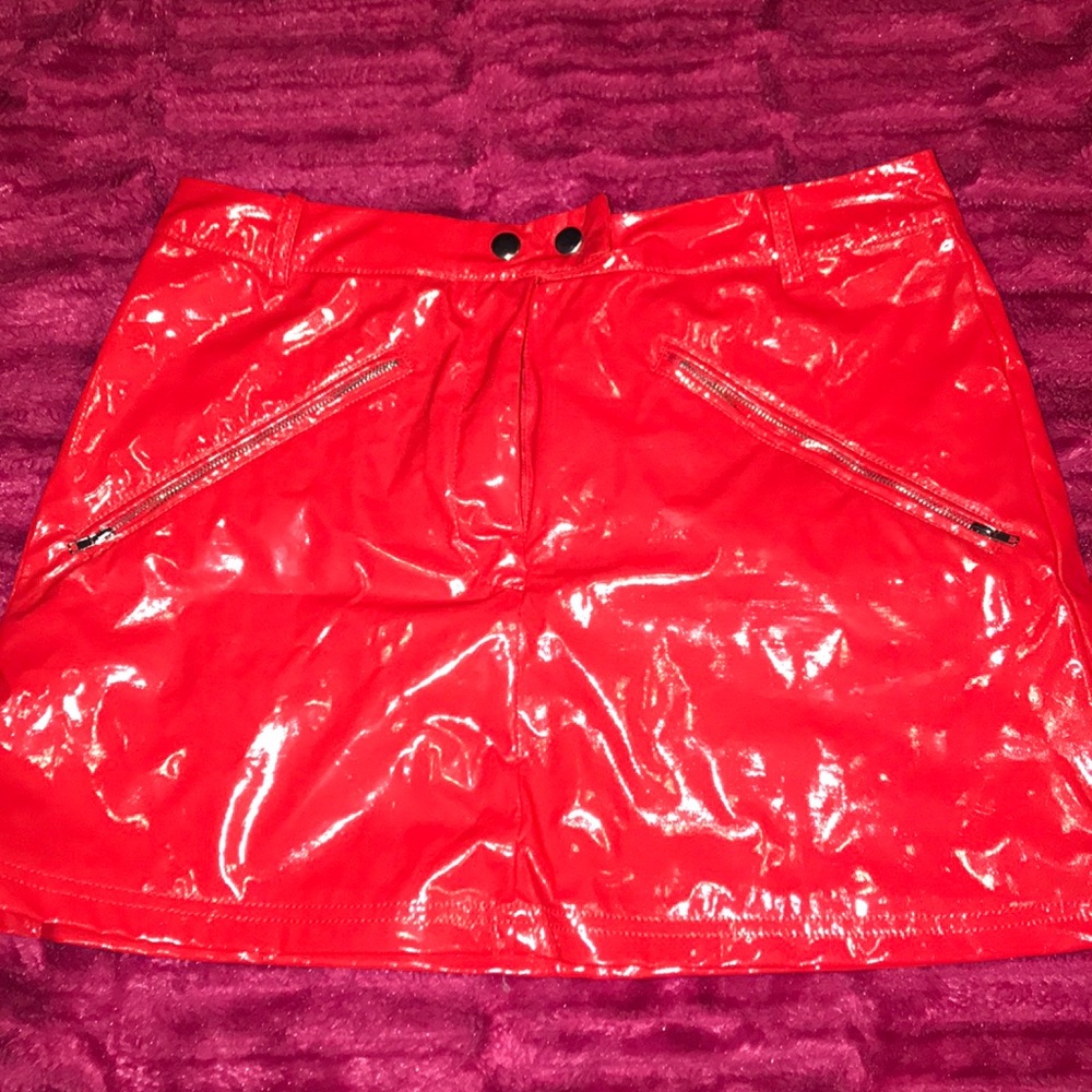 VINYL MINI SKIRT